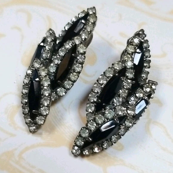 Vintage 1950s Black and Clear Rhinestone Clip Earrings - Picture 7 of 14